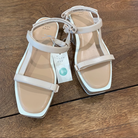 Size 9.5 - Summertime Sandals - Velcro/ Cork Platform, '90s athleisure - Picture 3 of 9